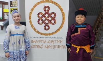 Магия бумаги: в Музее истории Бурятии открылась выставка «Красота Бурятии в узорах квиллинга»!