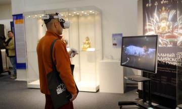 Погружение в сакральный мир: участники школы реставрации исследовали буддийские сокровища в VR-формате