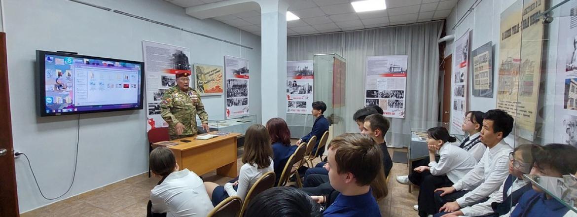 В музее прошла встреча школьников с подполковником военной службы
