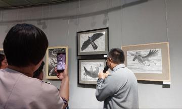 «Крылатый Загалмай»: в Национальном музее Бурятии открылась выставка графики Жаргала Зомонова