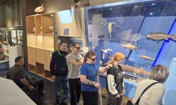 Участники Фестиваля культуры и спорта для семей ветеранов СВО с инвалидностью «Урагшаа» посетили экспозицию «Таёжная, озёрная, степная…» в Музее природы Бурятии.