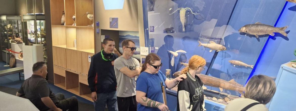 Участники Фестиваля культуры и спорта для семей ветеранов СВО с инвалидностью «Урагшаа» посетили экспозицию «Таёжная, озёрная, степная…» в Музее природы Бурятии.