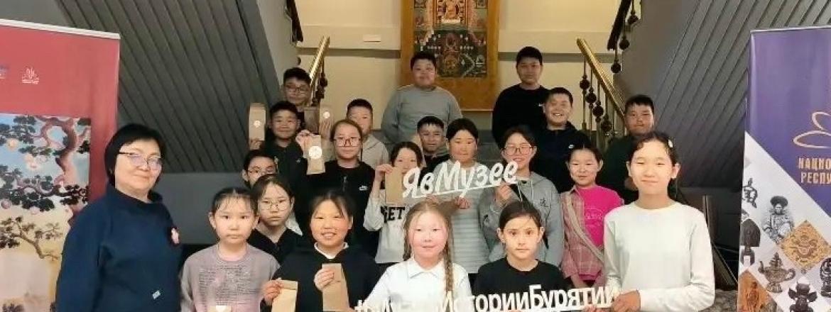 Путешествие в историю и творчество: школьники из Кижинги побывали в Музее истории Бурятии!