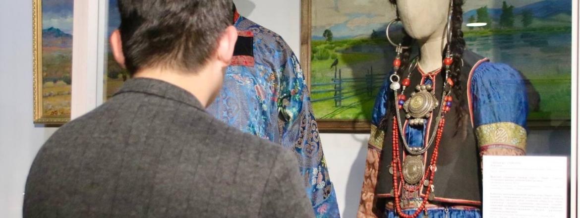 В Музее истории Бурятии им. М.Н. Хангалова открылась выставка «Буряад арадай хубсаһан. Бурятский национальный костюм»