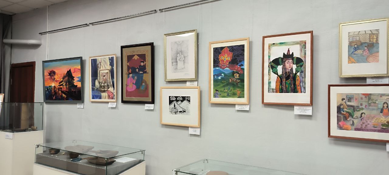 В Национальном музее Бурятии состоялось открытие выставки «Хий морин над Улан-Удэ»