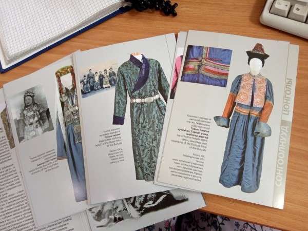 Музеем переиздан набор открыток по бурятскому костюму